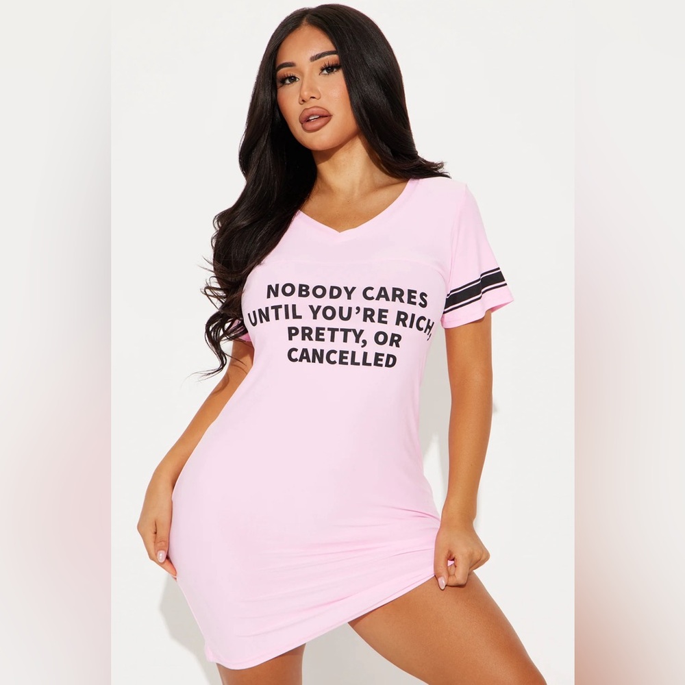 •Who Really Cares? Nobody!•Graphic Print Relaxed Fit Sleep Shirt